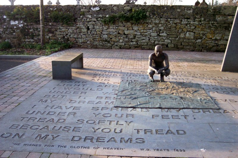 yeatsmemorialdrumcliffe.jpg