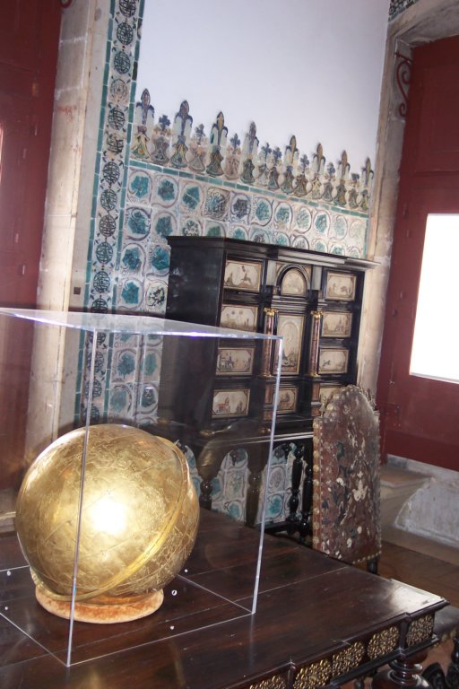sphereofdiscoveryinkingsbedroomatsintra.jpg