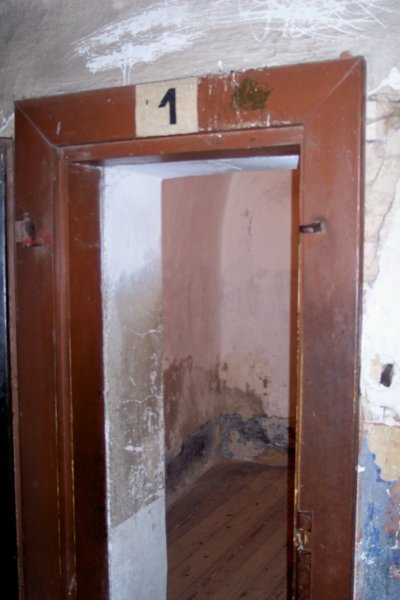 solitaryconfinement.jpg
