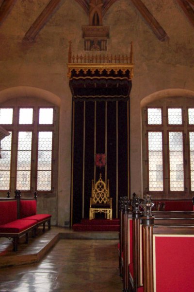 throneroomoldroyalpalace2.jpg